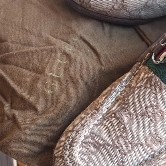 Gucci Beige Loafers with Green and Red Stripes - Picture 10 of 11